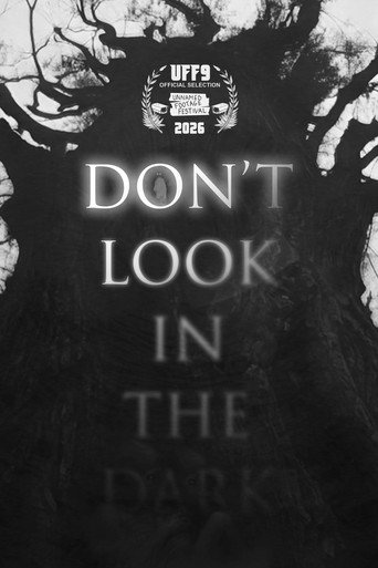 Cartel de Don't Look in the Dark