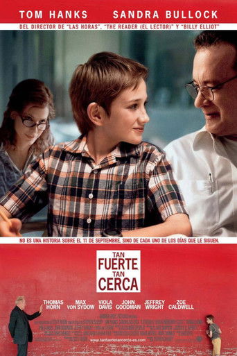 Cartel de Tan fuerte, tan cerca