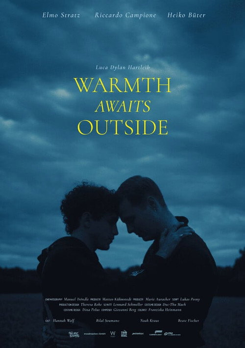 Cartel de Warmth awaits outside