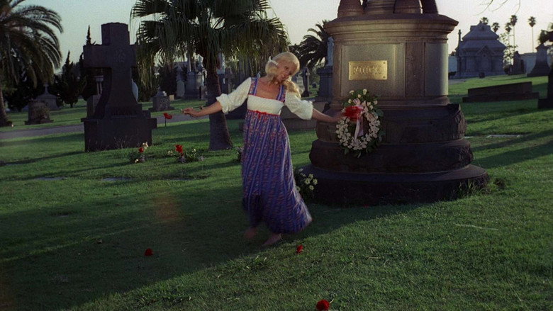 Fotograma de Love Me Deadly