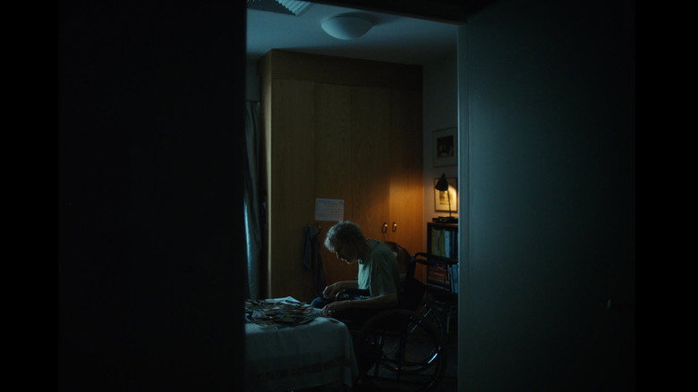 Fotograma de Not Dark Yet