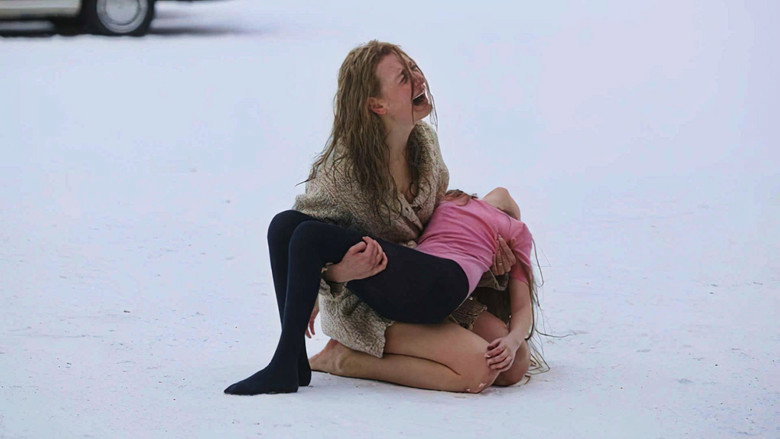 Fotograma de Between 2 Fires