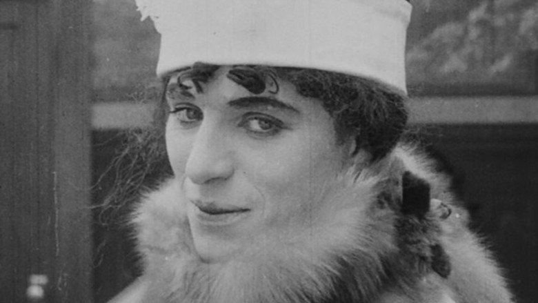 Fotograma de Charlot, perfecta dama