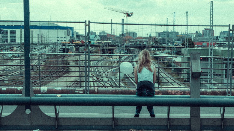 Fotograma de Chasing Paper Birds