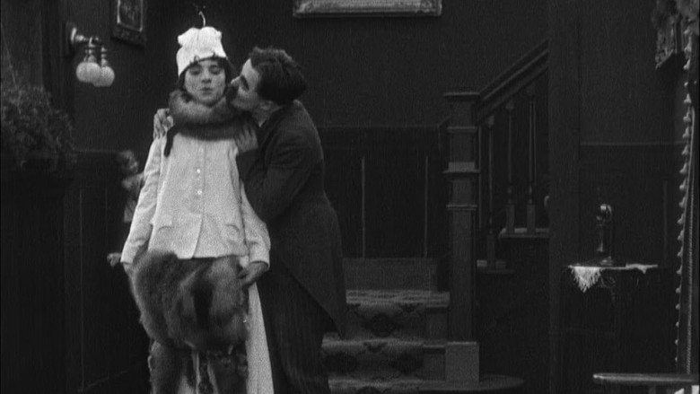 Fotograma de Charlot, perfecta dama