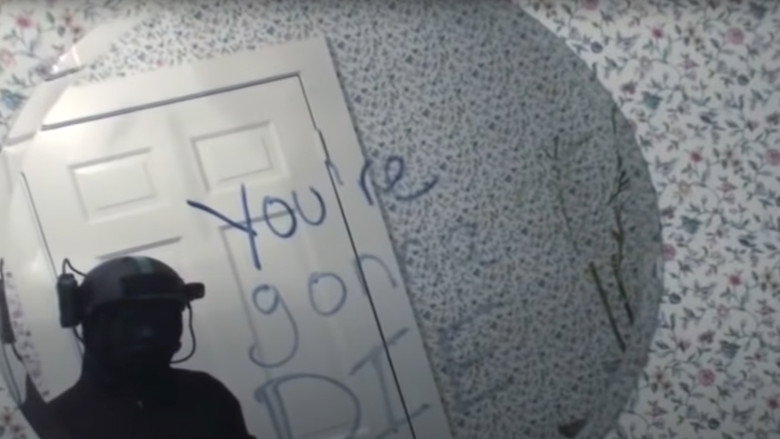 Fotograma de Through Your Door