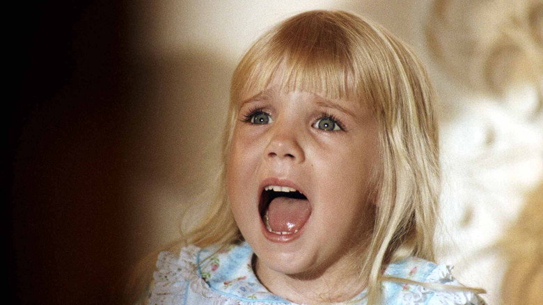 Fotograma de Poltergeist. Fenómenos extraños
