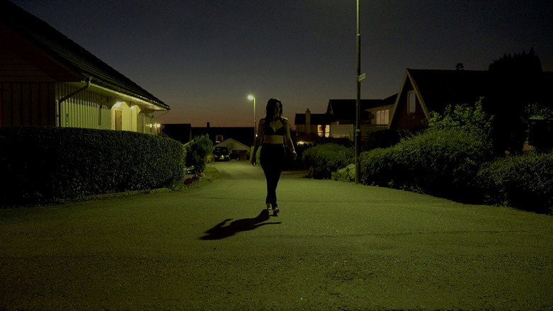 Fotograma de Now It's Dark