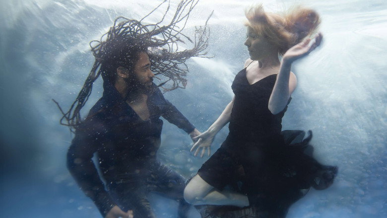 Fotograma de Between Waves