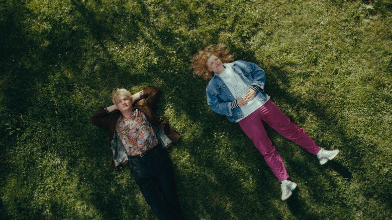 Fotograma de How to Be Normal and the Oddness of the Other World